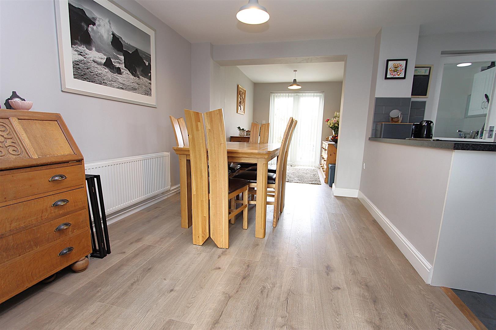 3 bed property in Willowfield Drive, Kidderminster